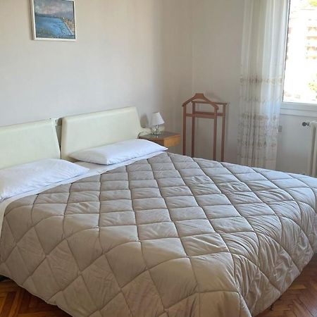 Max And Sea Parking Free Street Apartment Sanremo Exterior foto